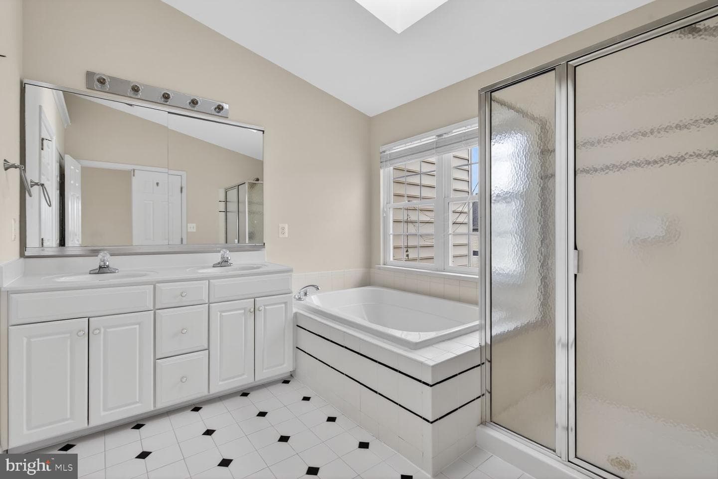 22524 Welborne Manor Square photo 27