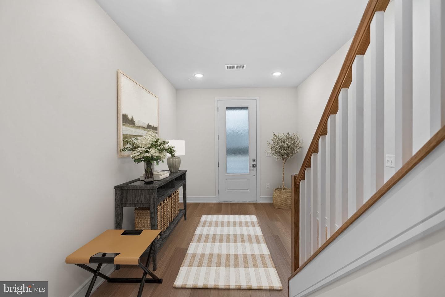 43406 Farringdon Square photo 3