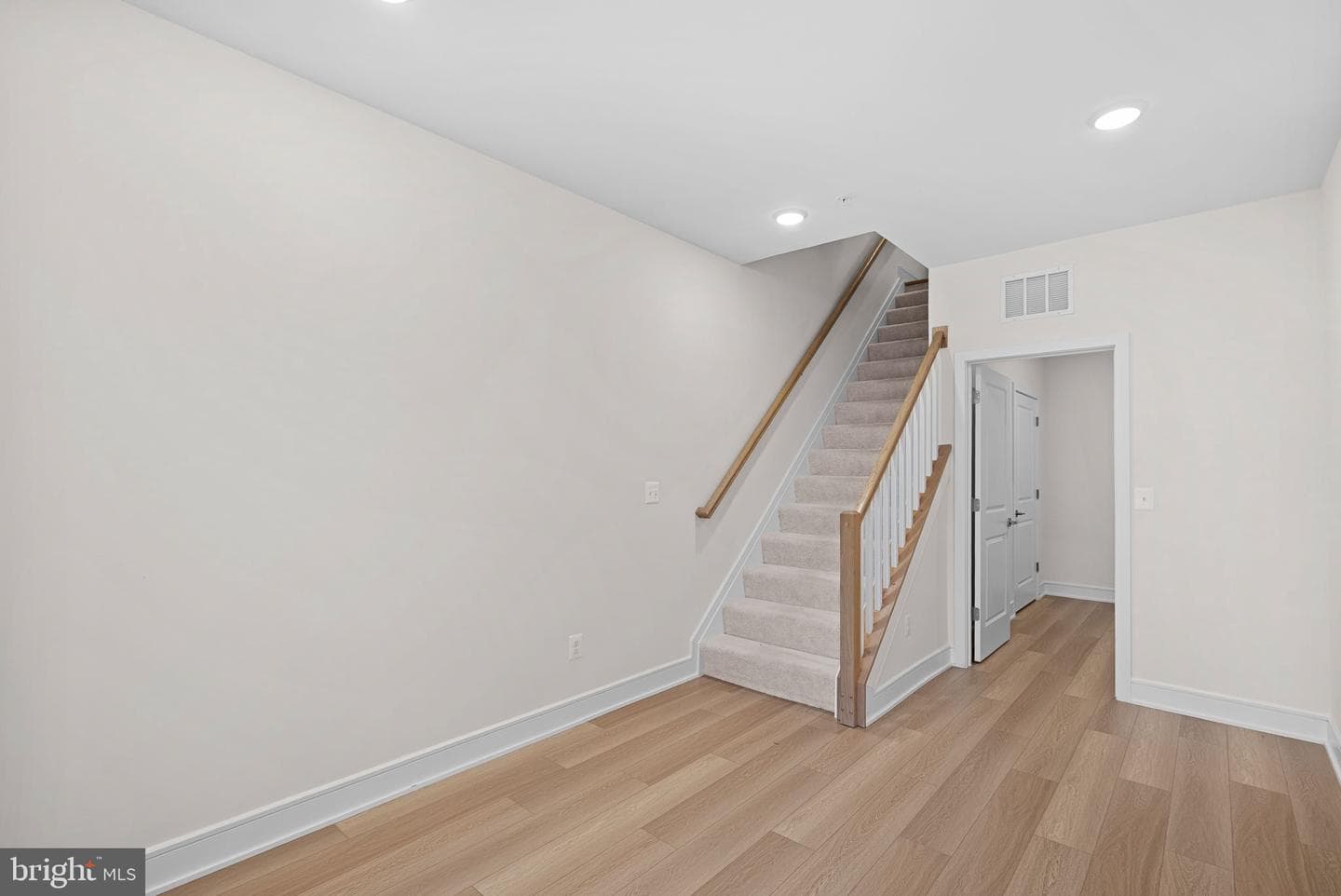 43406 Farringdon Square photo 5
