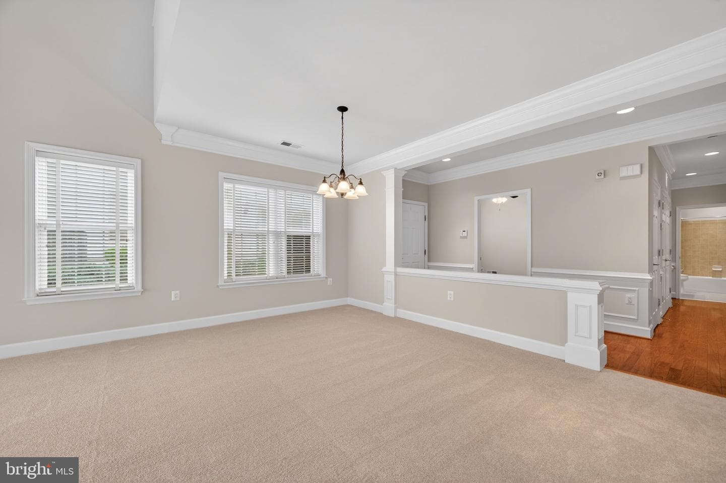 44397 Maltese Falcon Square photo 17