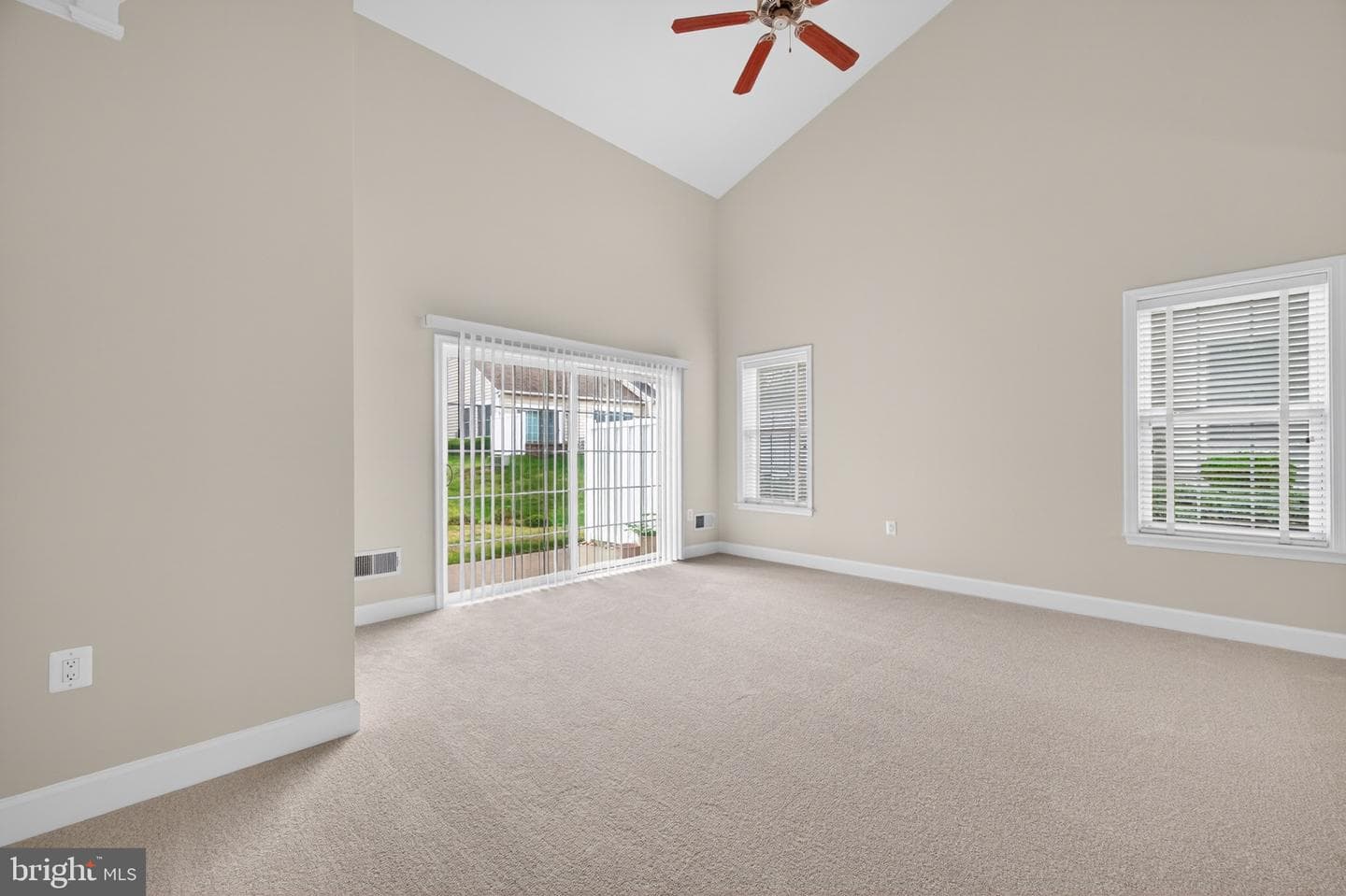 44397 Maltese Falcon Square photo 18