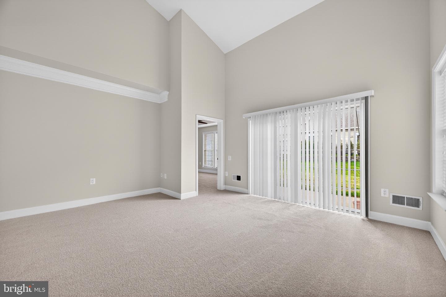 44397 Maltese Falcon Square photo 19