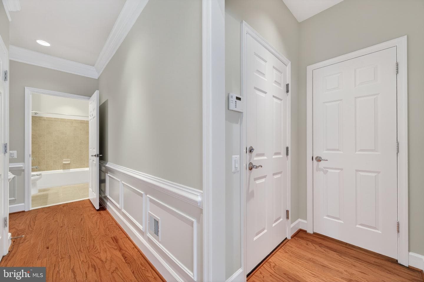 44397 Maltese Falcon Square photo 32