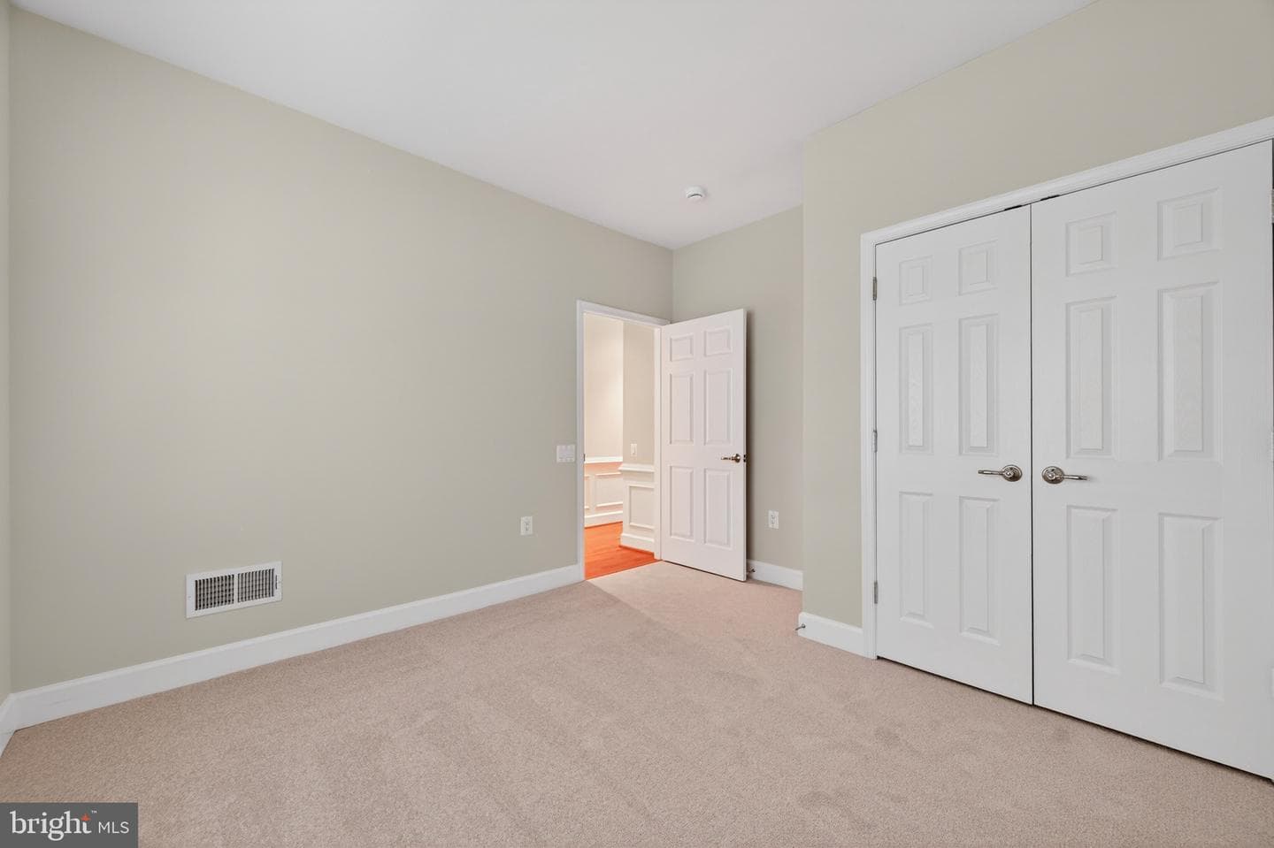 44397 Maltese Falcon Square photo 36