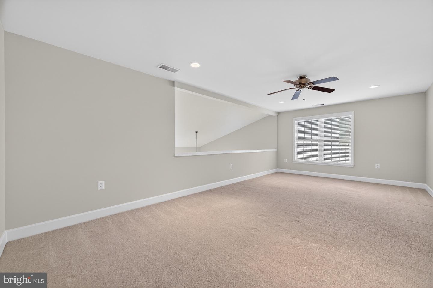 44397 Maltese Falcon Square photo 41