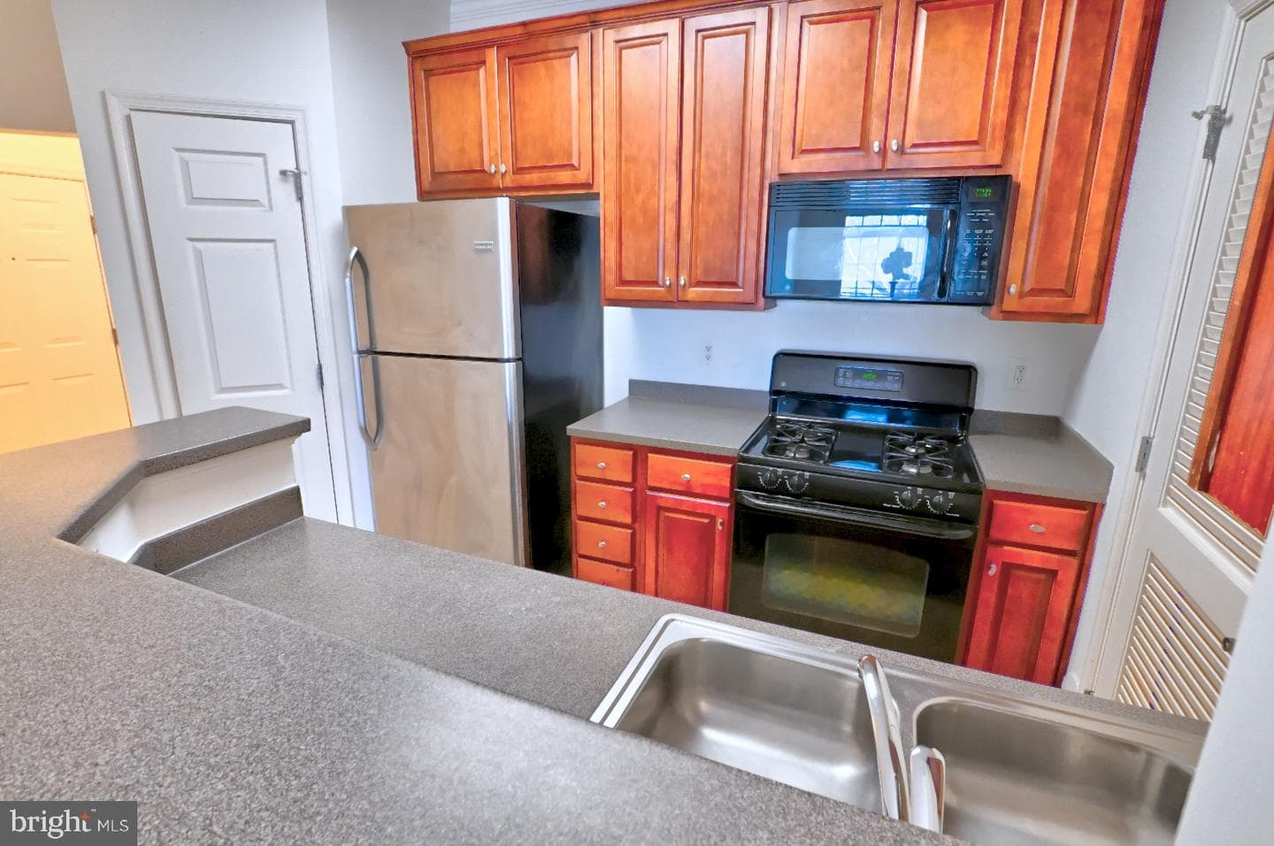 21216 Mcfadden Square #108 photo 11