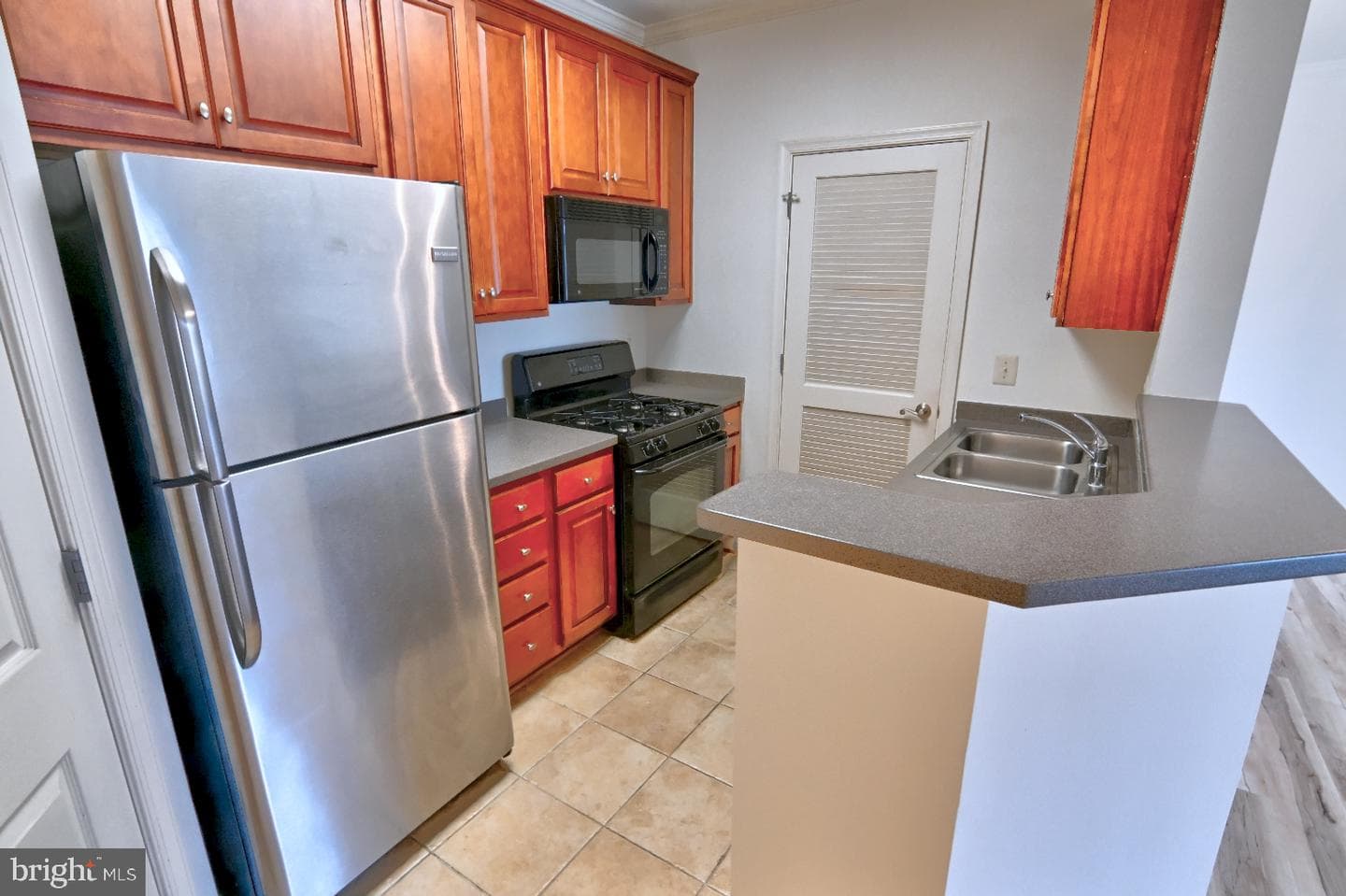21216 Mcfadden Square #108 photo 9