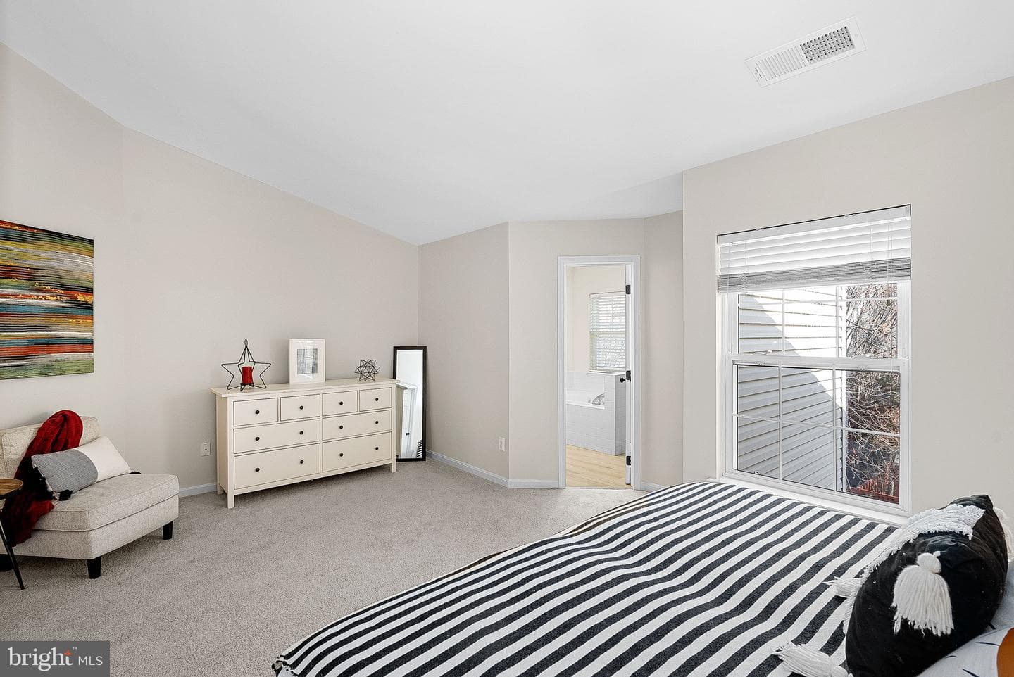 20392 Farmgate Terrace photo 32