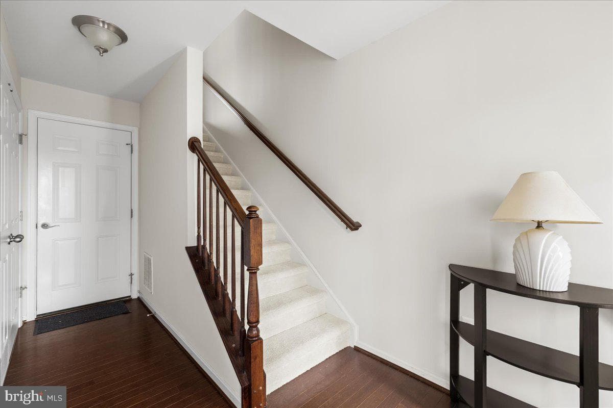 1590 Kinnaird Terrace NE photo 3
