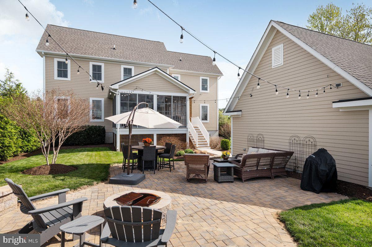 38165 Cobbett Lane photo 3