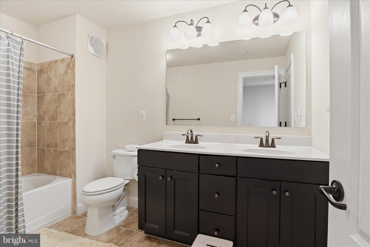 21179 Ashburn Heights Dr photo 32