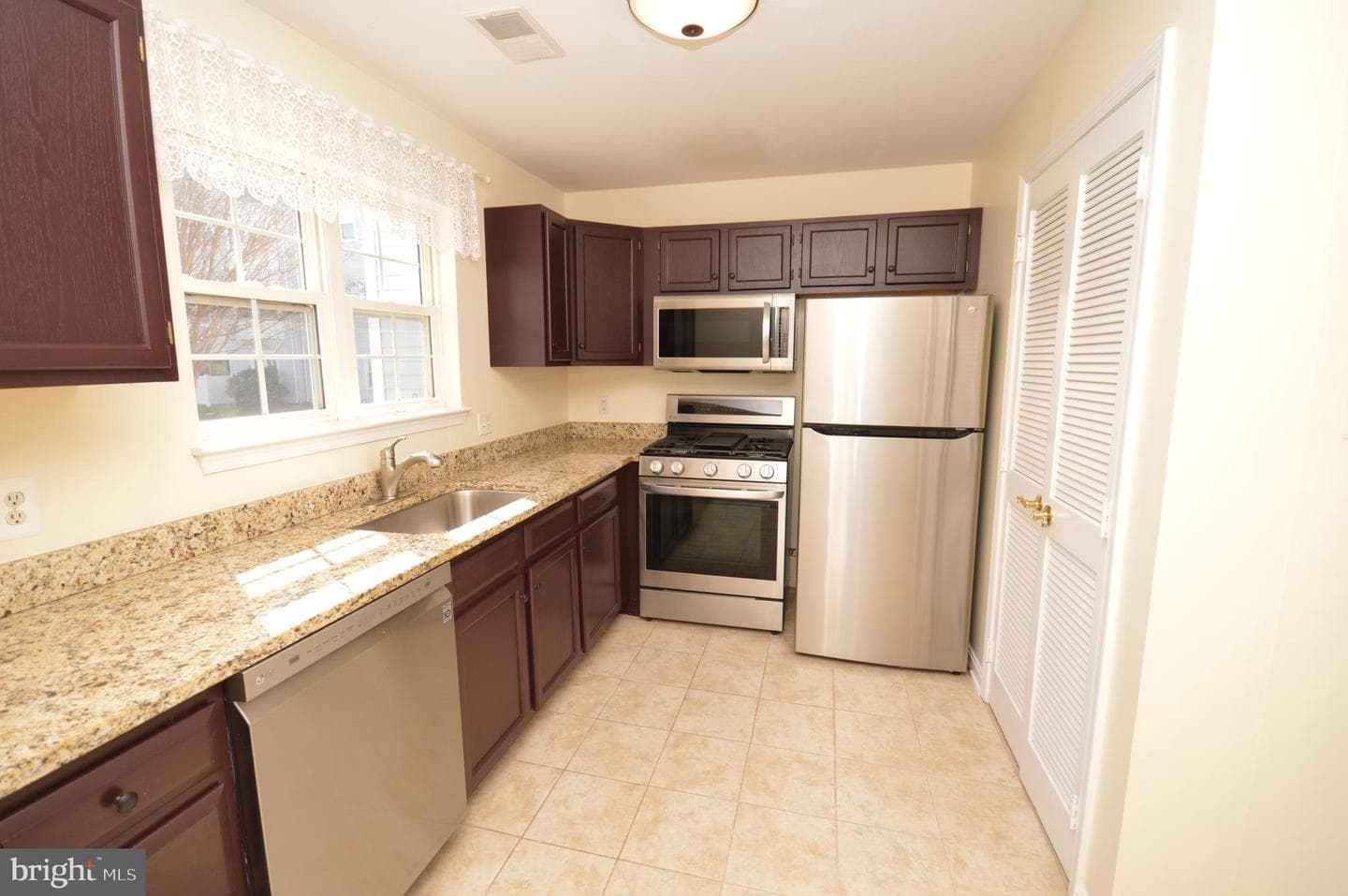 625 Constellation Square SE #a photo 12