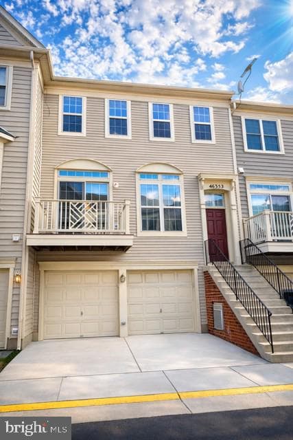 46353 Villa Square