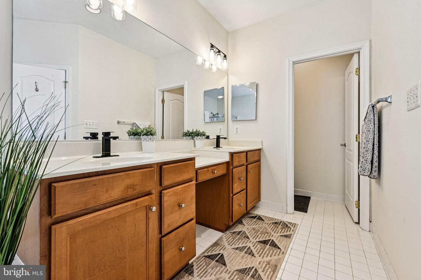 43169 Eleni Street photo 29