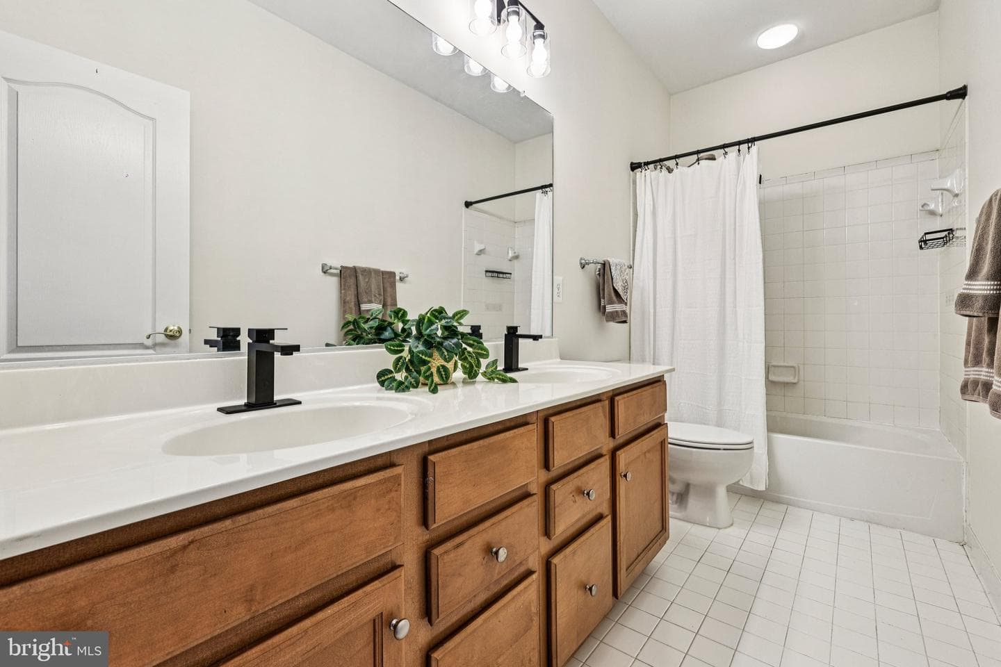 43169 Eleni Street photo 36