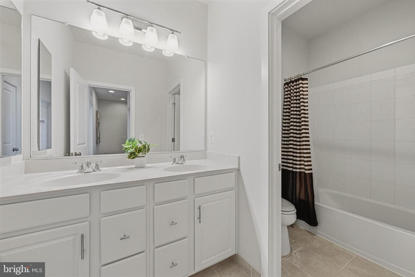 23117 Cottonwillow Square photo 35