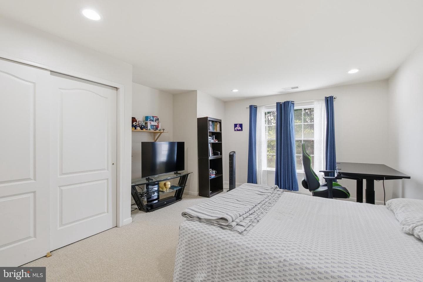 43679 Lucketts Bridge Circle photo 22