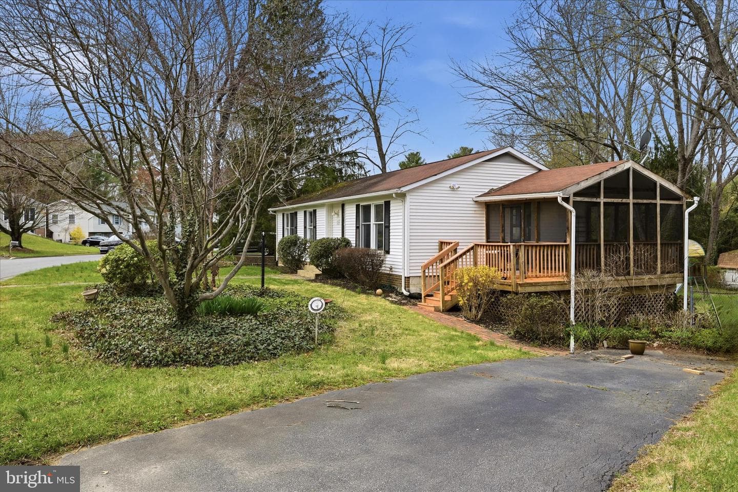 126 Applewood Court photo 2