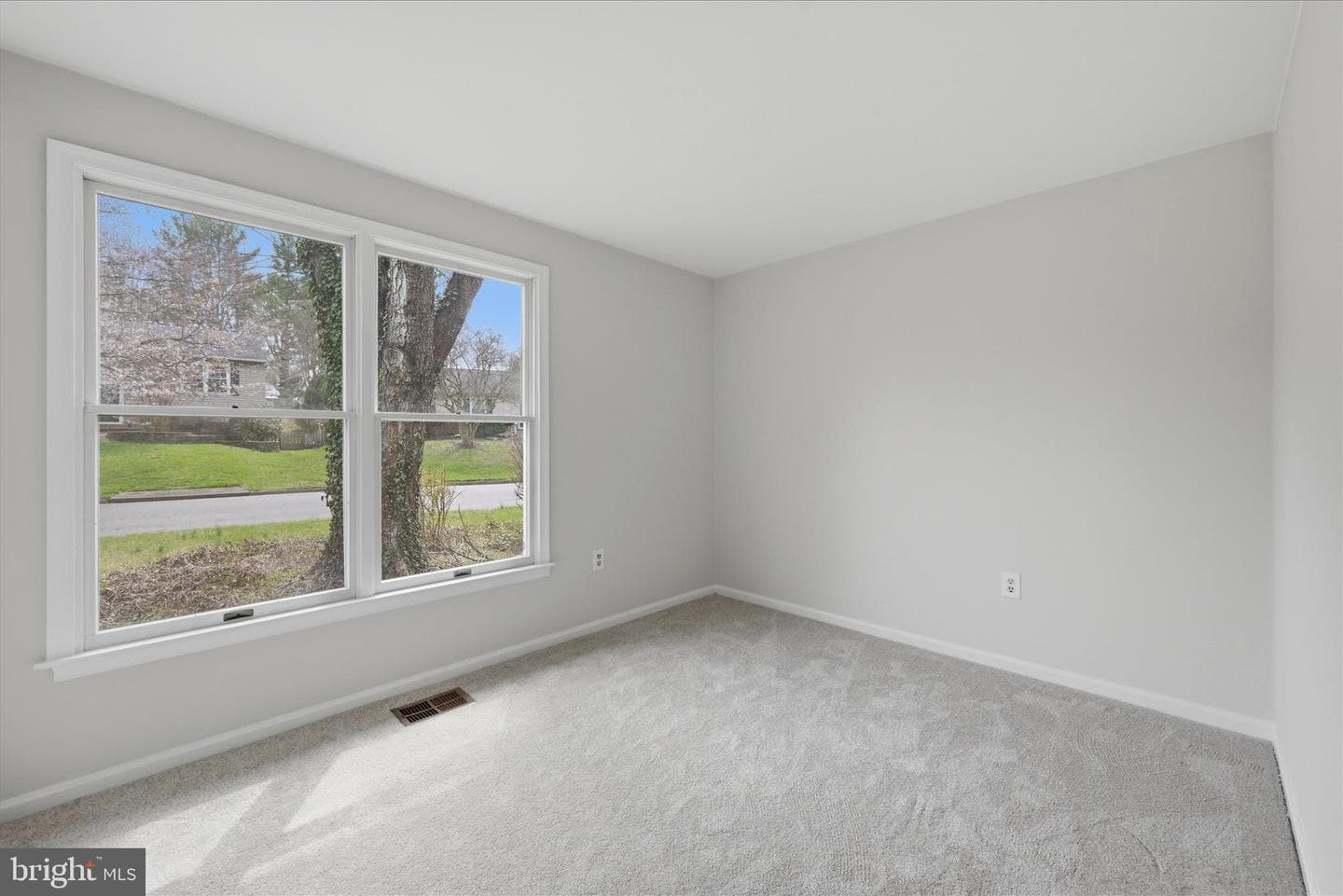 126 Applewood Court photo 24