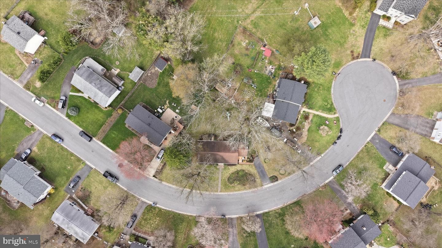 126 Applewood Court photo 36