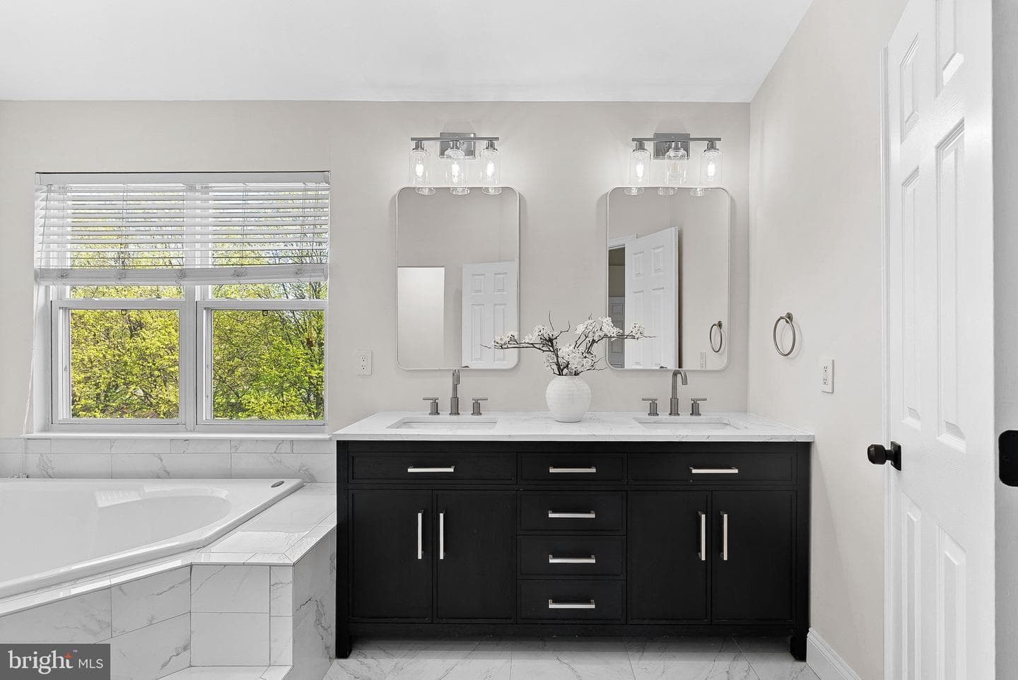 21555 Trowbridge Square photo 29