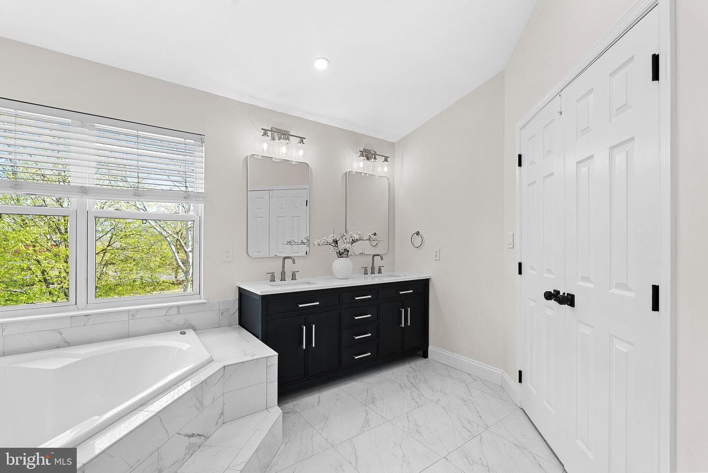 21555 Trowbridge Square photo 32