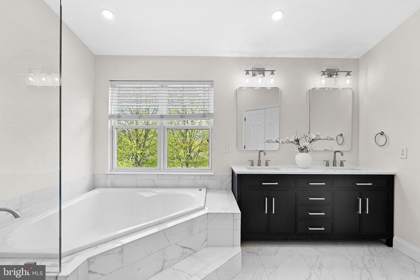 21555 Trowbridge Square photo 33