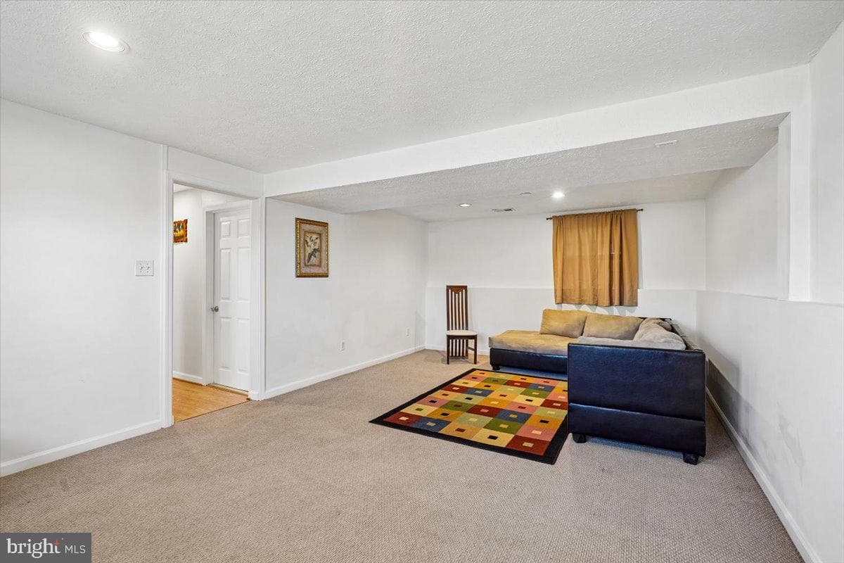 712 N Sterling Boulevard photo 25