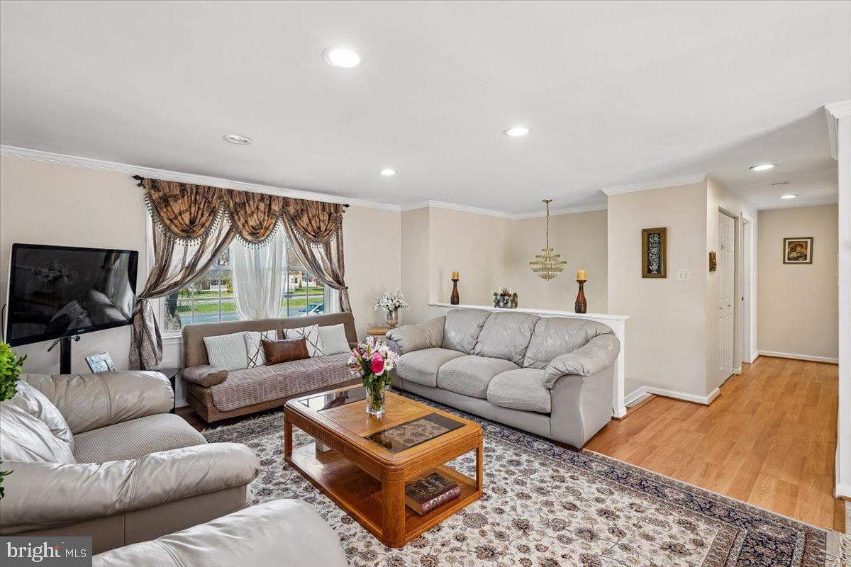 712 N Sterling Boulevard photo 5