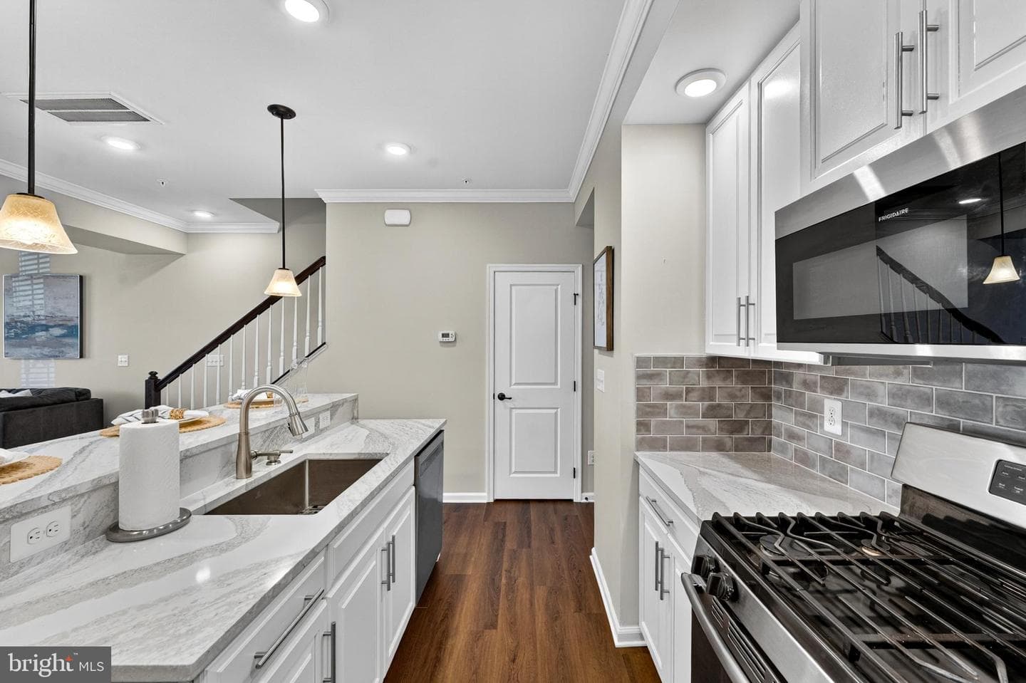42227 Piebald Square photo 24