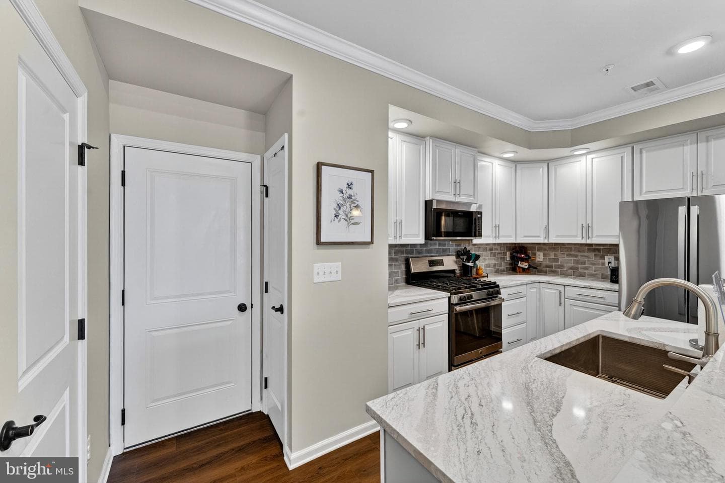 42227 Piebald Square photo 29