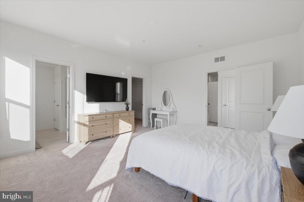 46037 Woodpecker Square photo 16