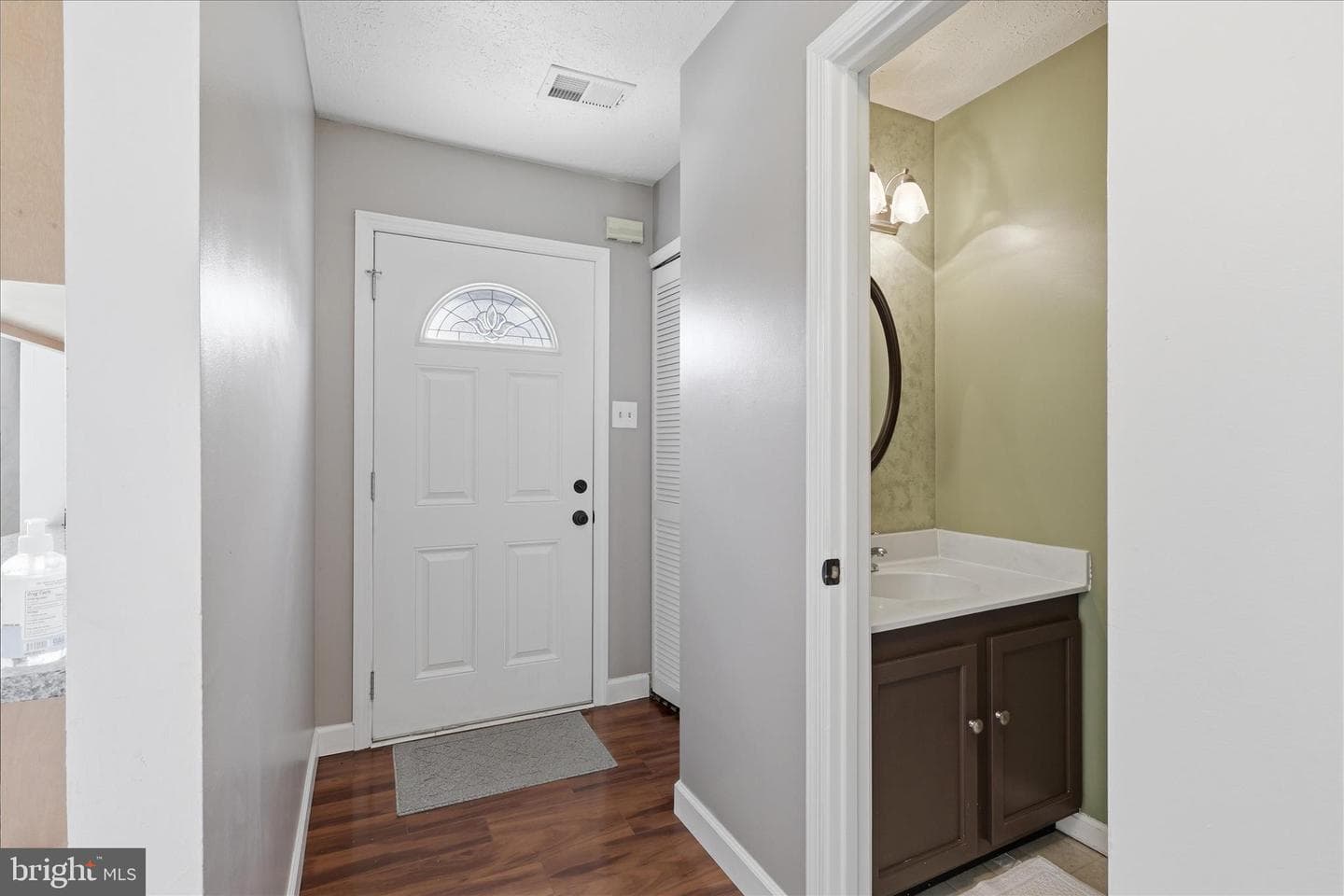 1004 Wythe Court NE photo 17