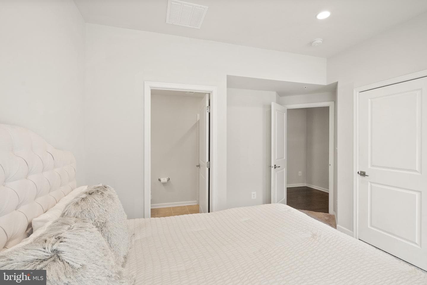43197 Halkett Square photo 7