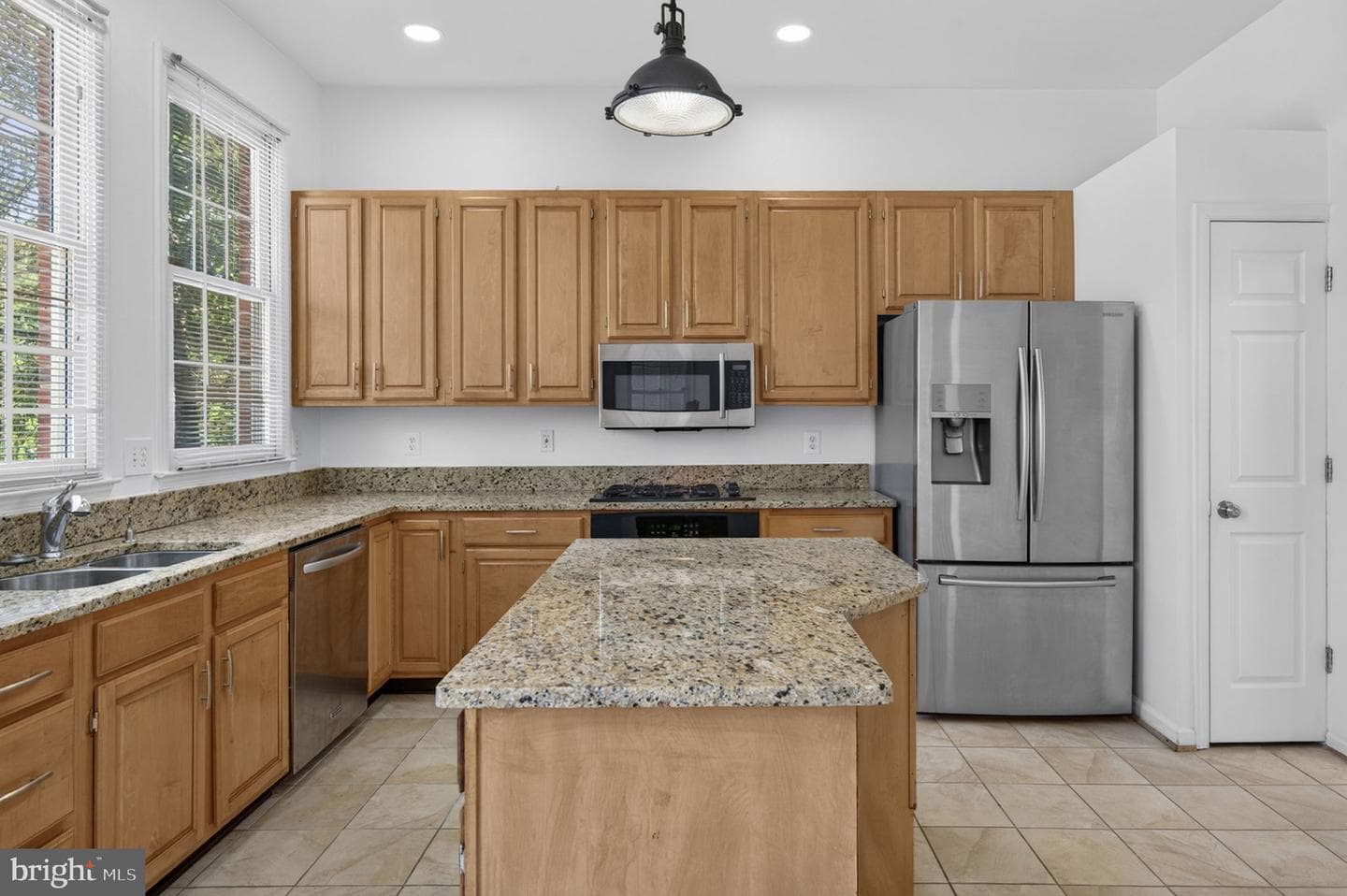 47697 Whirlpool Square photo 11