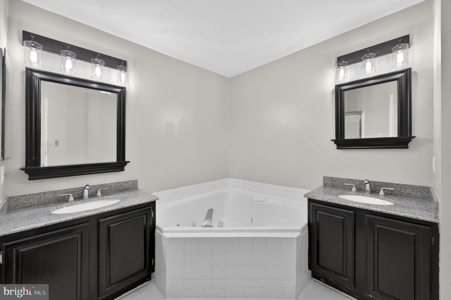 47697 Whirlpool Square photo 24