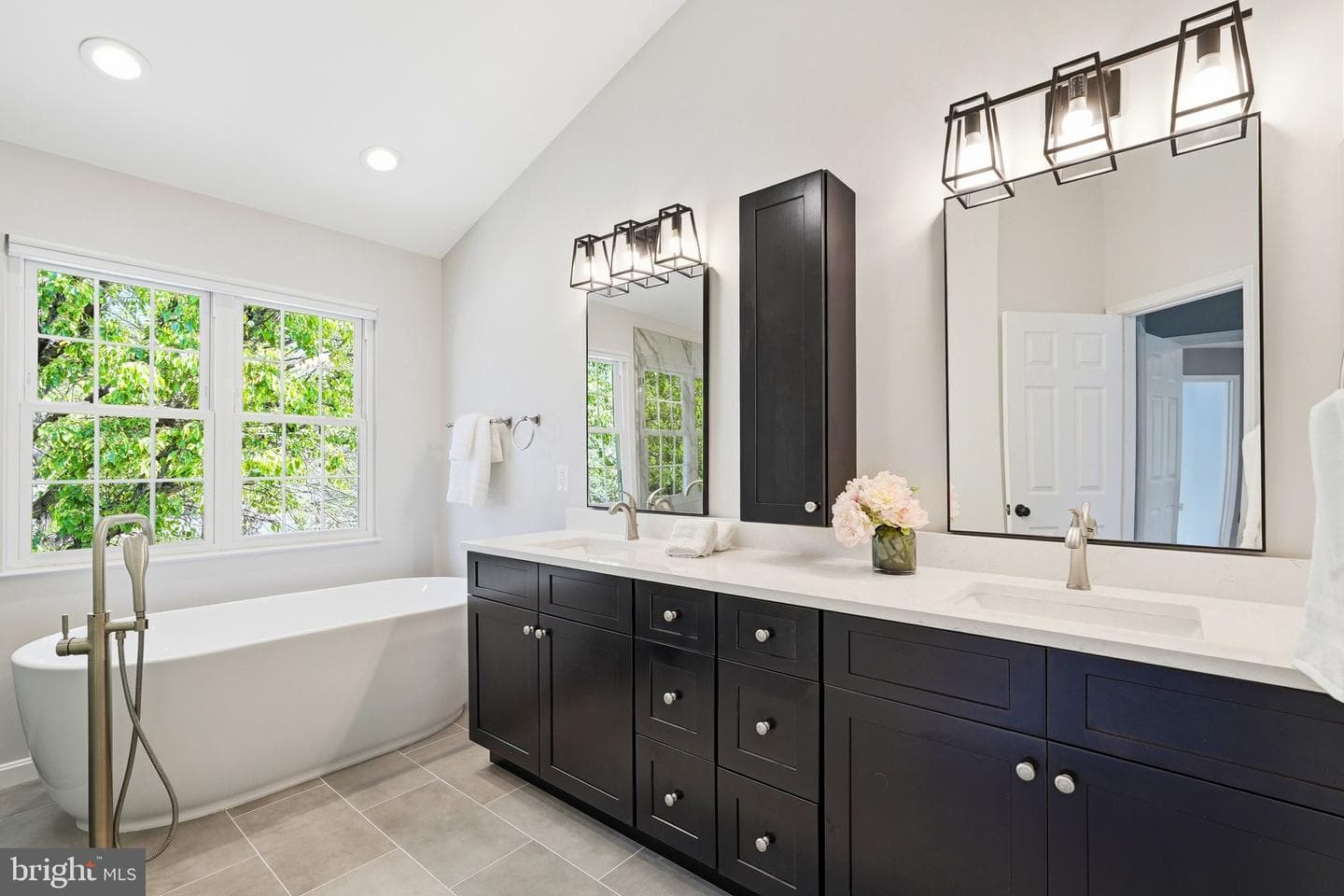 210 Foxborough Drive SW photo 44