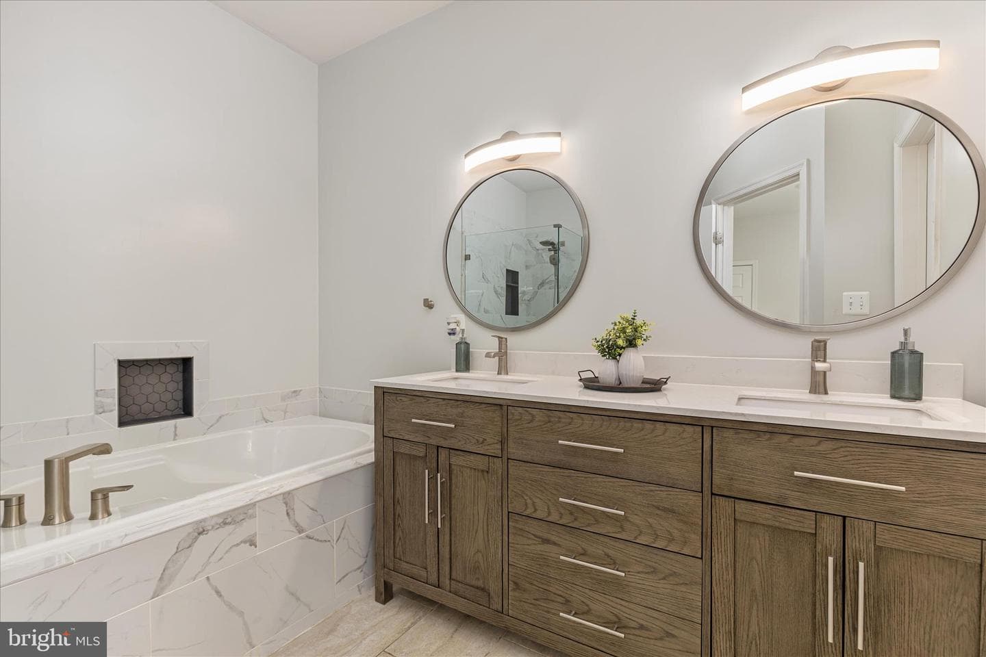 20227 Macglashan Terrace photo 18
