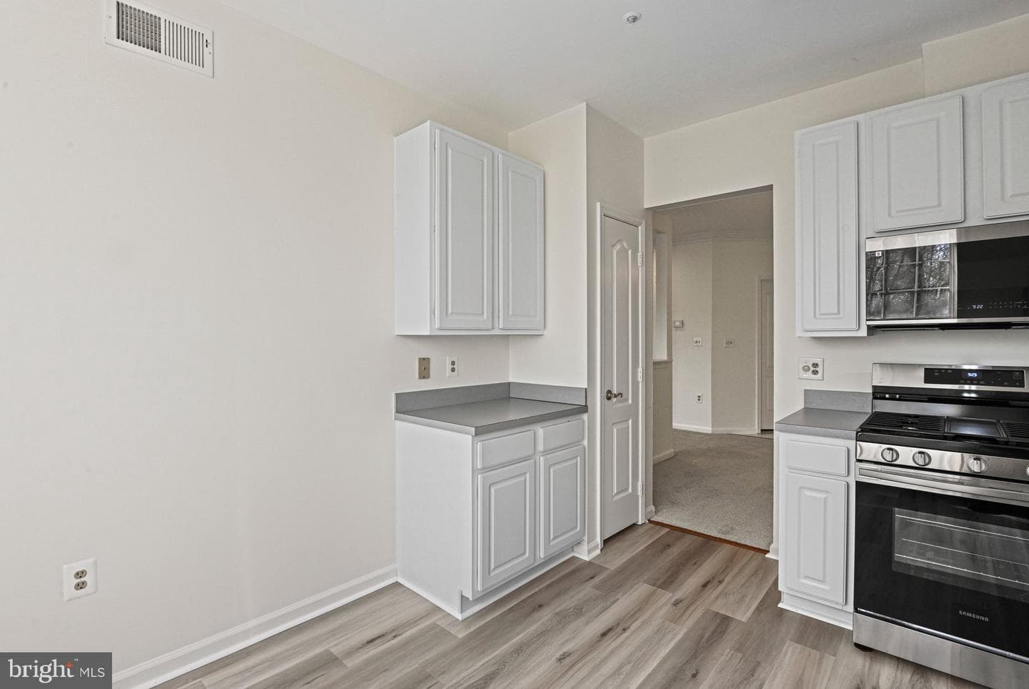 20933 Cedarpost Square #203 photo 5