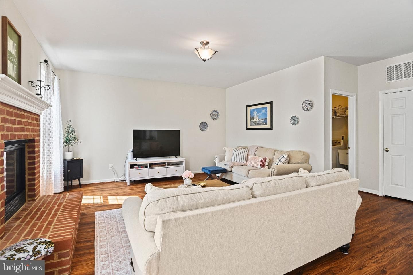 22845 Queensbridge Drive photo 11