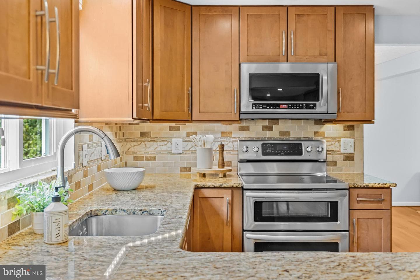 342 Samantha Drive photo 16