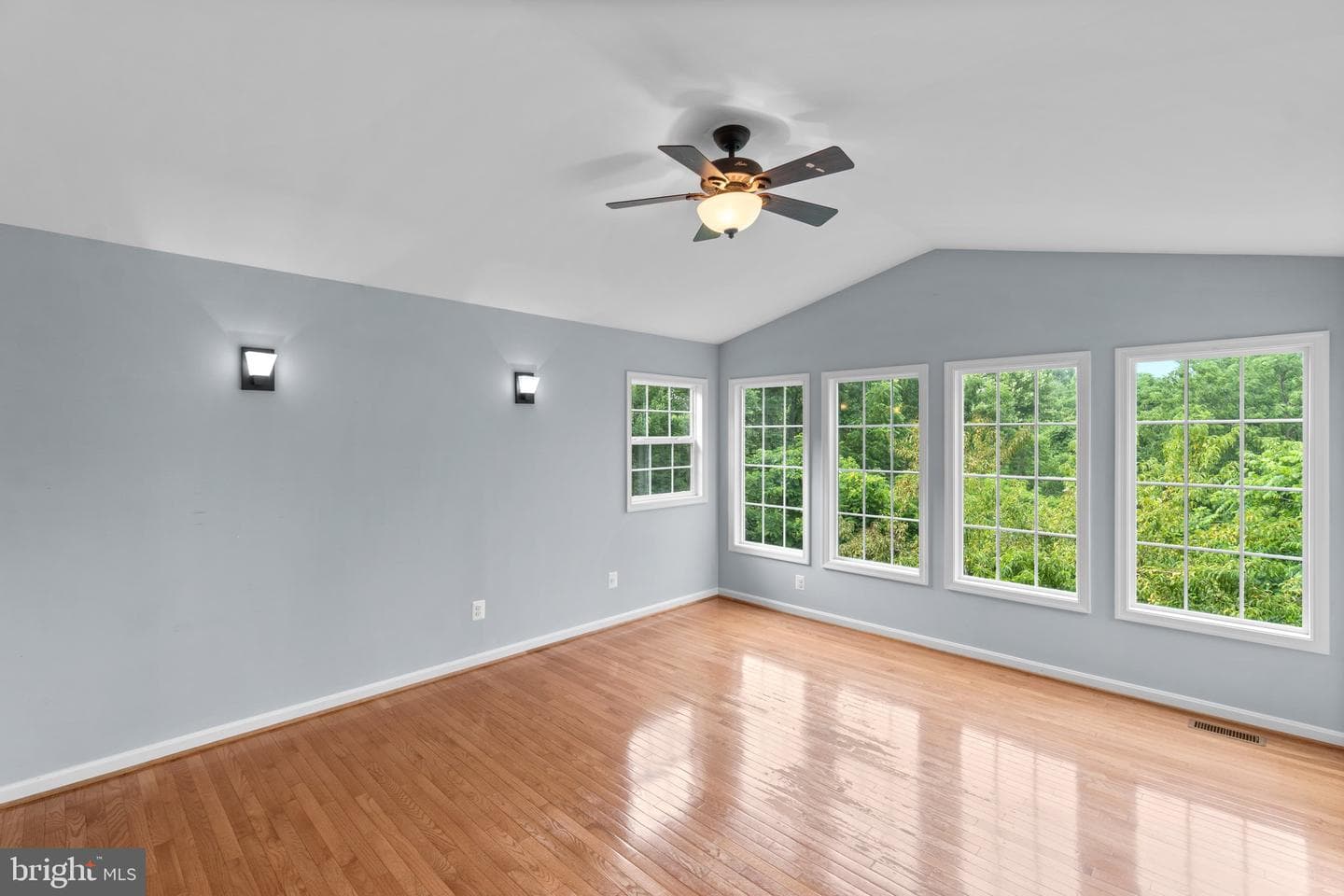 17538 Falls Place photo 23