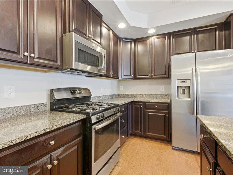 42143 Piebald Square photo 10