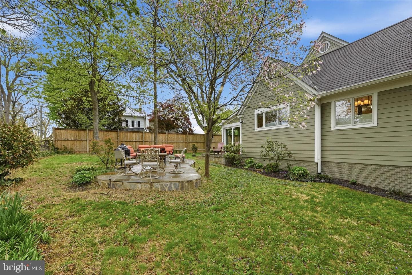 320 Loudoun Street SW photo 45