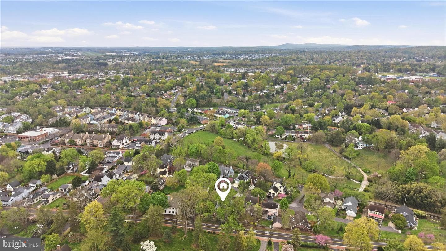 320 Loudoun Street SW photo 52