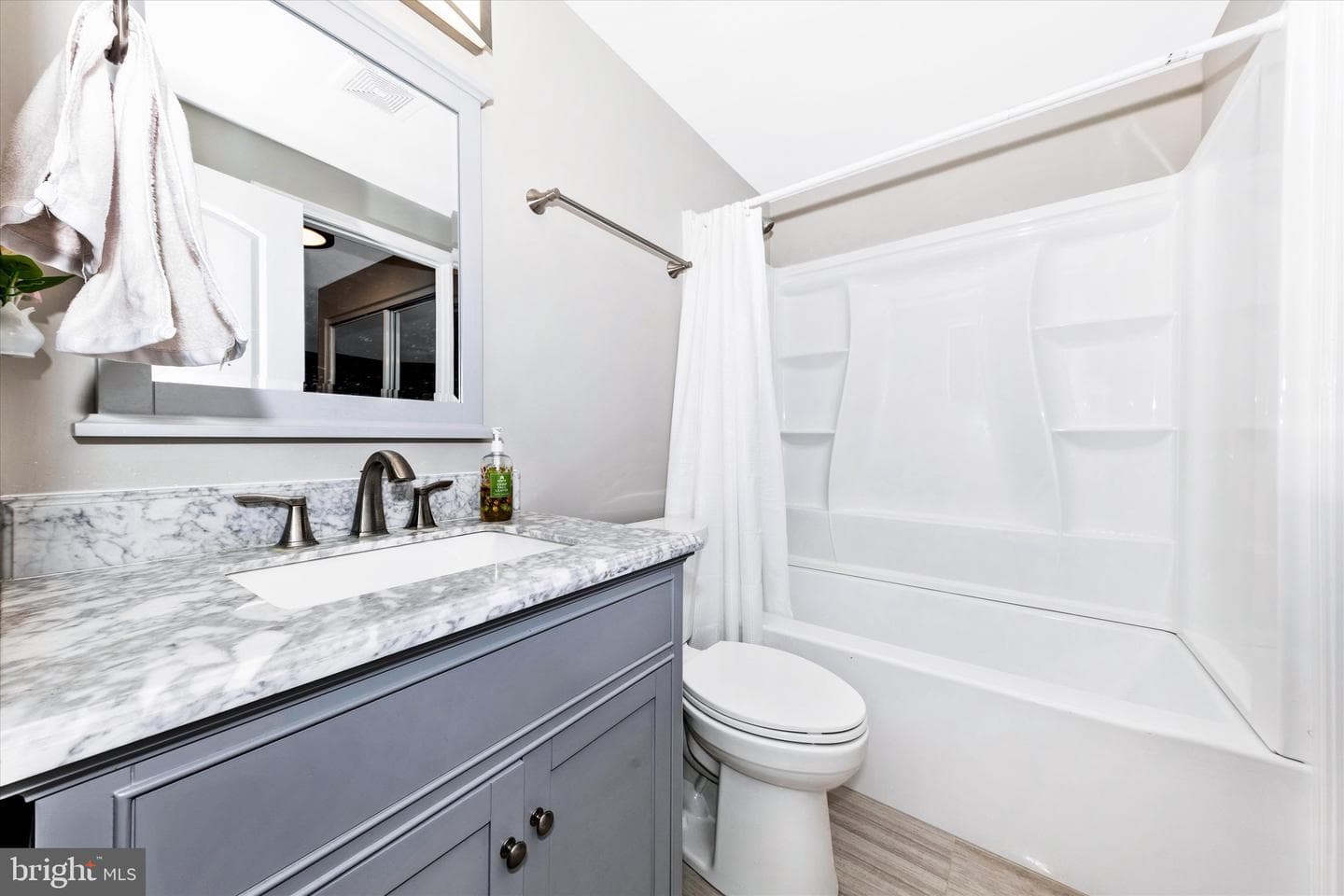 106 Charing Court photo 20