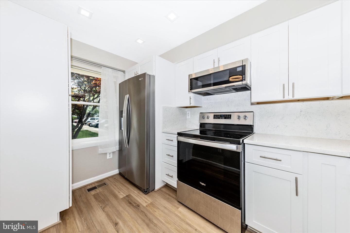106 Charing Court photo 3