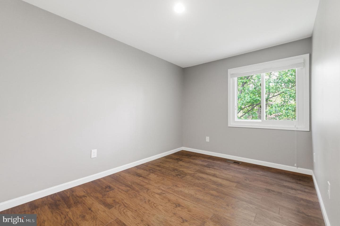 614 Giles Place photo 39