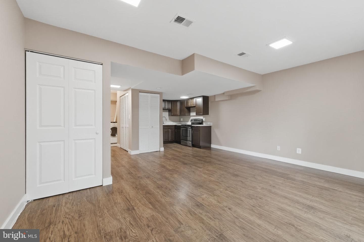 614 Giles Place photo 49