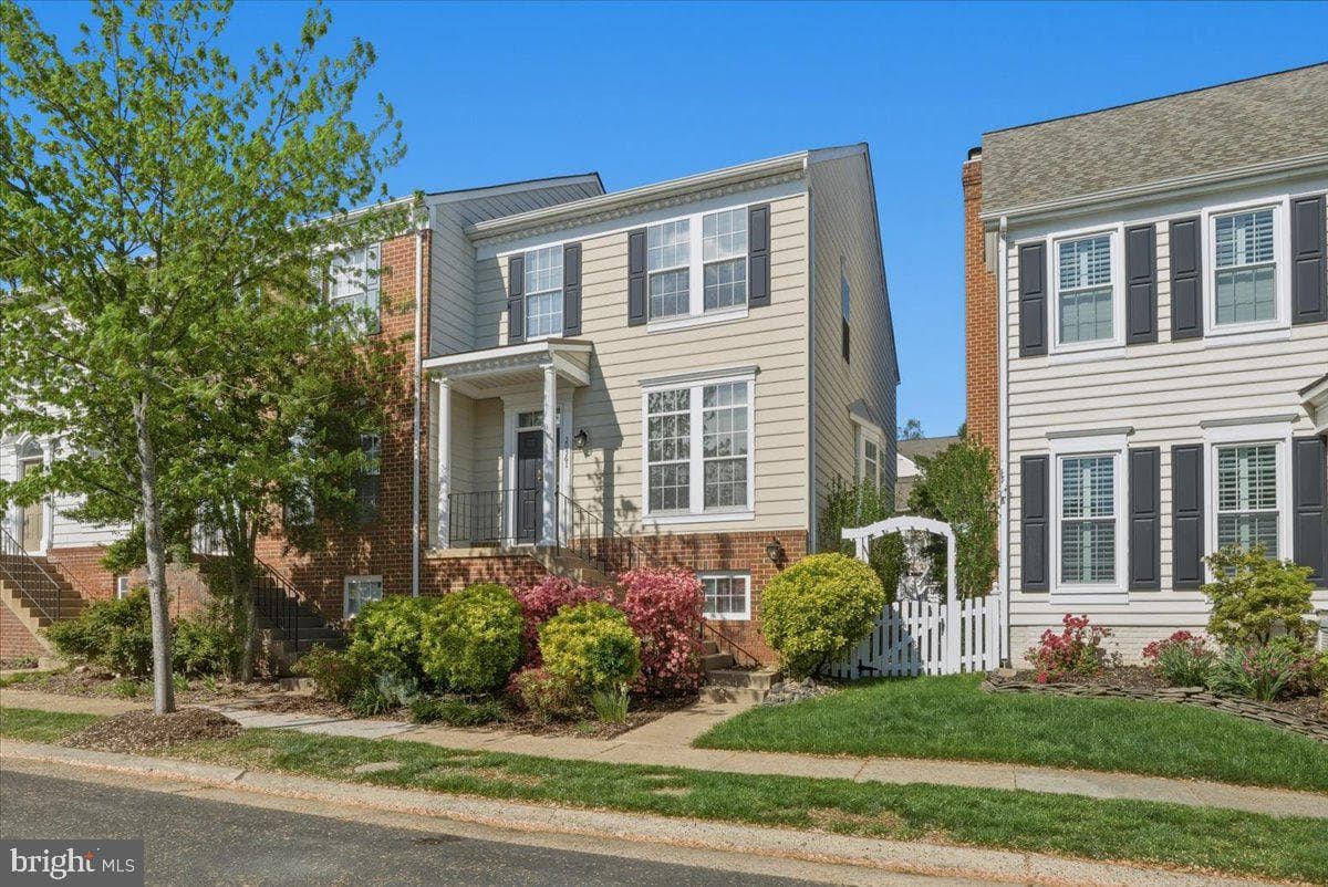 20361 Hartwell Street photo 2